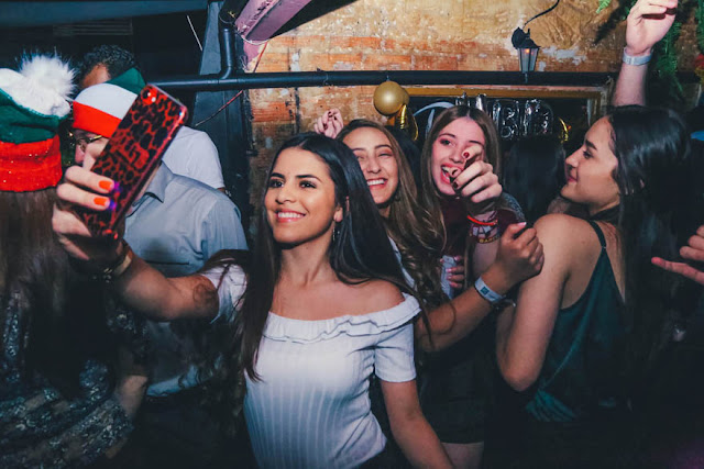 Colombia Nightlife Girls : Many women dance in a night club of Bogota