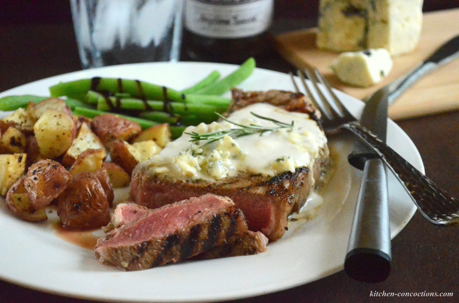 Grilled Black Pepper New York Strip with Blue Cheese Sauce - Kitchen Concoc...