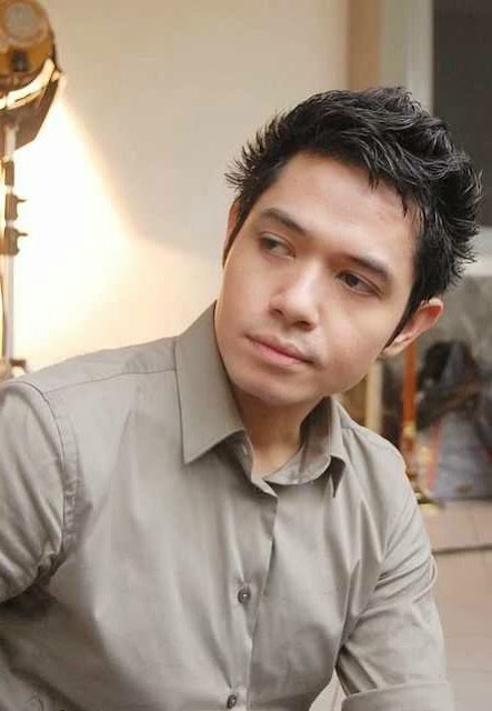 Galeri Foto Dude Harlino - Gambar.photo