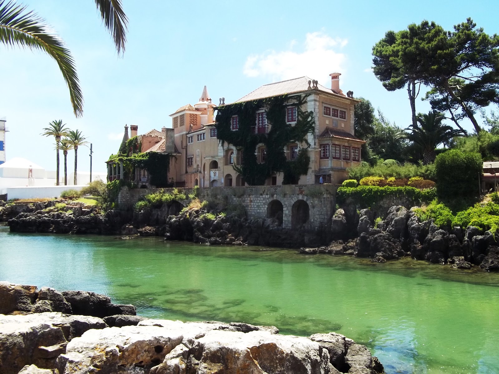 Kumdan kaleler.. Kardan adamlar.. Sudan sebepler.. Portekiz’in İncisi