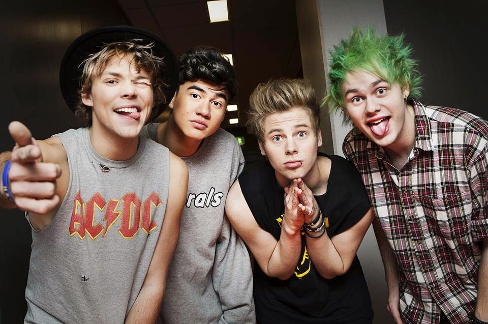 5 seconds of summer солист. In summer группа. группа 5 seconds of summer. успей за 5 секунд. ответь за 5 секунд карточки.