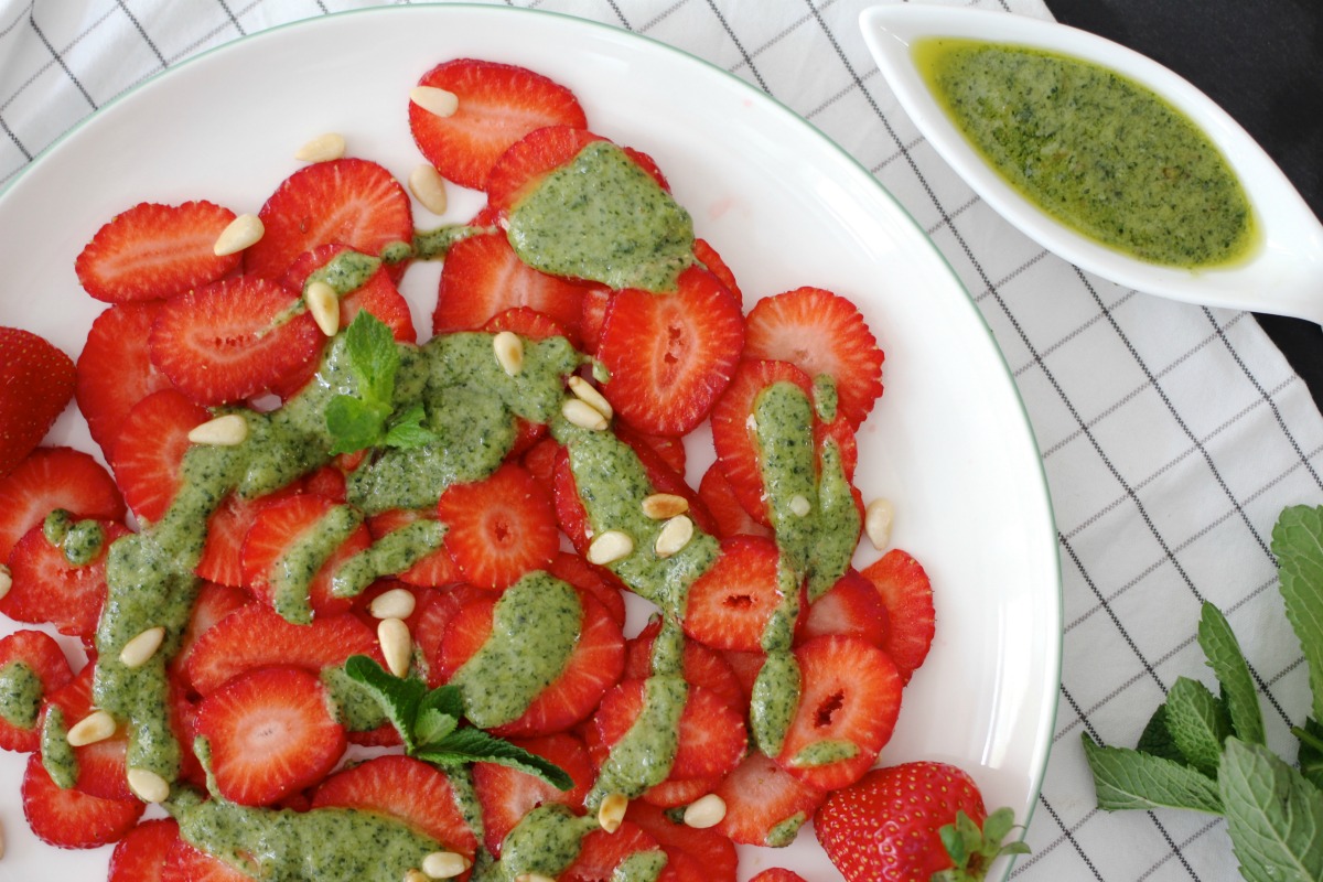 HOME OF HAPPY: ERDBEERCARPACCIO MIT MINZPESTO