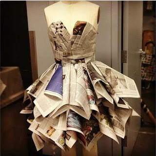 kerajinan dari barang bekas koran yang dibuat menjadi baju indah16