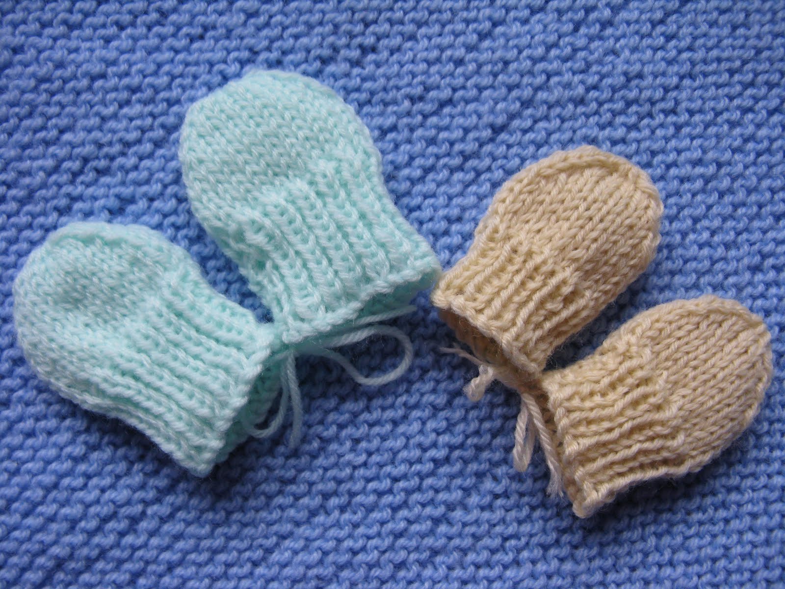 modelwidow-simple-preemie-mittens