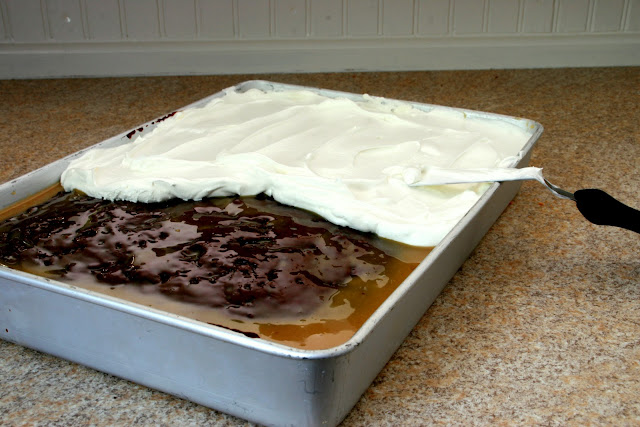 Can You Use Chocolate Gravy For A Poke Cake Can You Use Chocolate Gravy For A Poke Cake