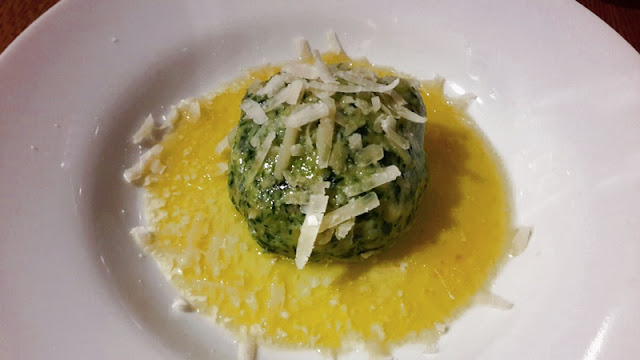Spinatknödel Spinatknödel mit Parmesan und Buttersoße
