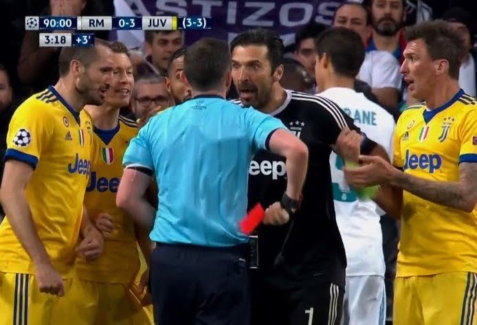 Juventus, Buffon esplode con parole grosse: "L’arbitro aveva un bidone dell’immondizia al posto del cuore"