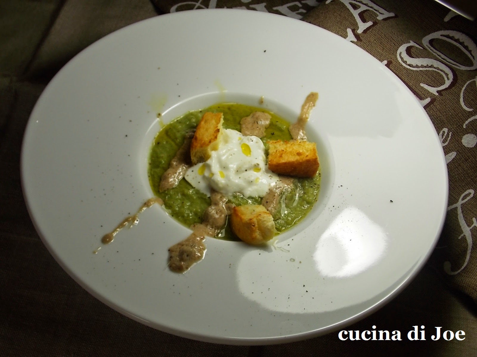 crema di scarola con stracciatella e salsa di acciughe