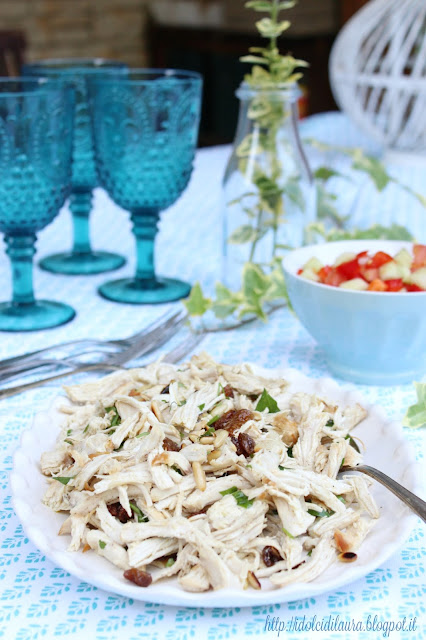 insalata di pollo con uvetta e pinoli