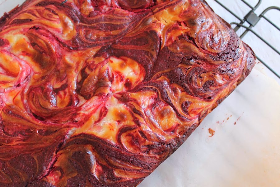 Brownie red velvet cheesecake