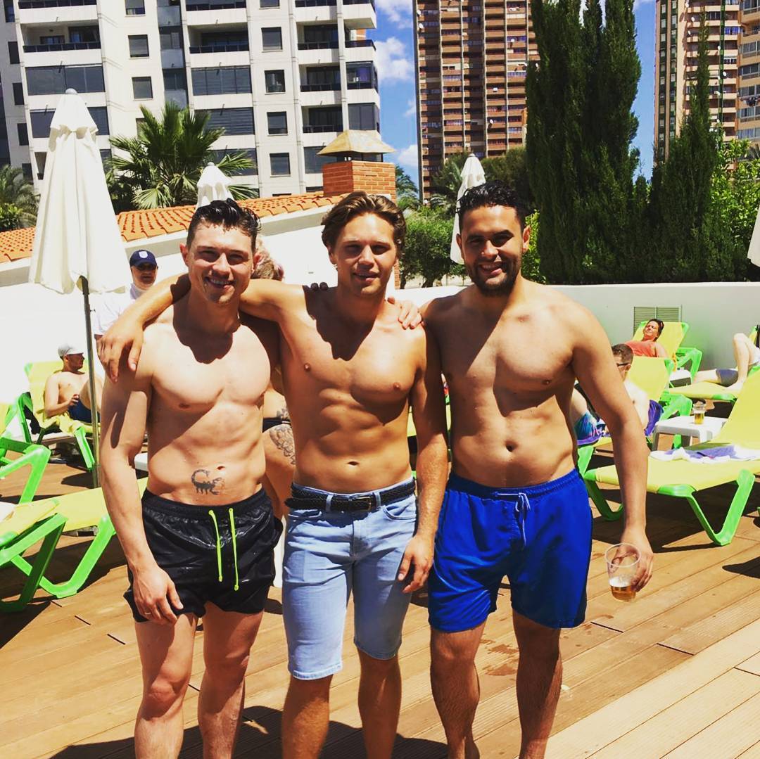 The Stars Come Out To Play: Danny Walters - New Shirtless Twitter Pics