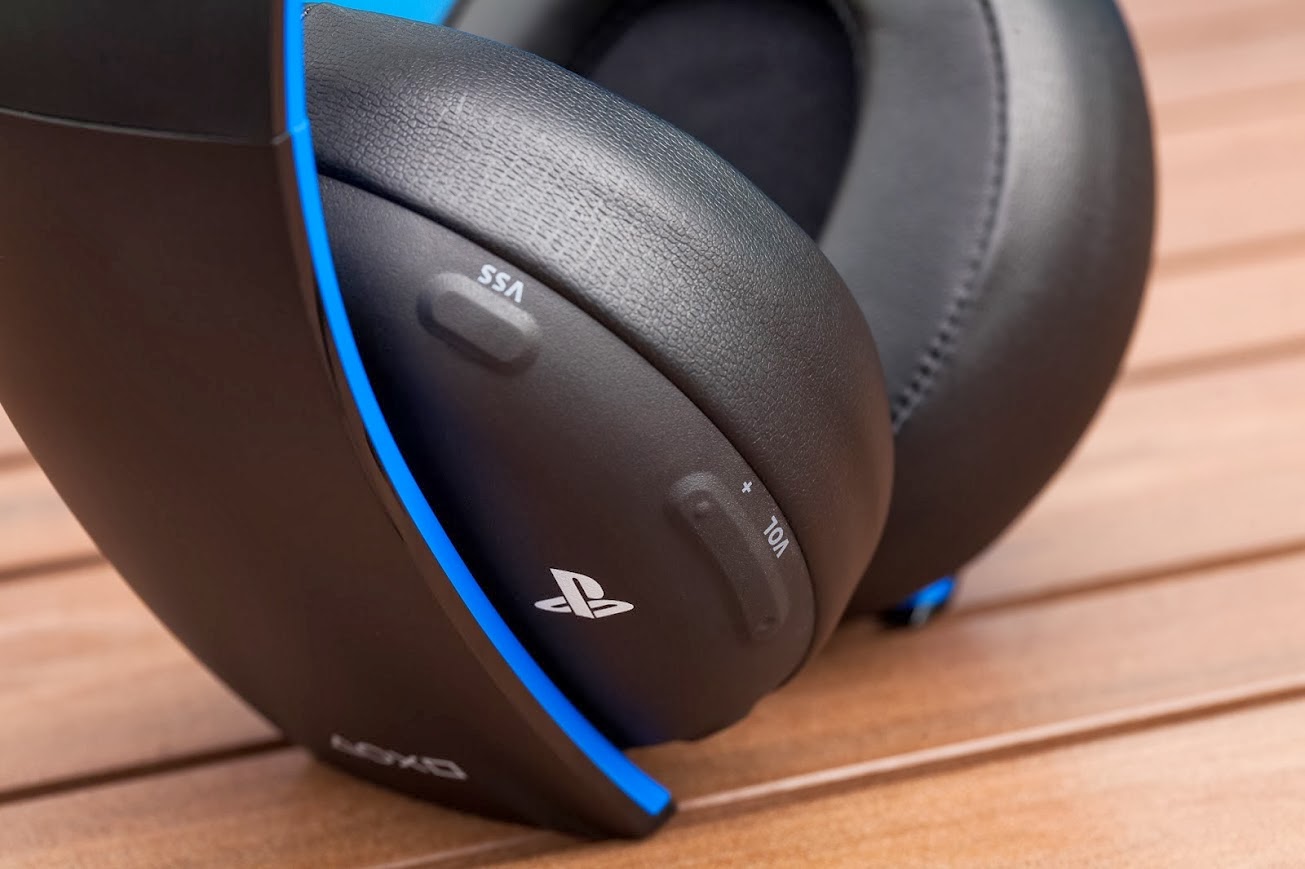 Playstation-4-Gold-Wireless-Stereo-Headset-Unboxing