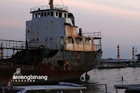 dermaga kayu fort rotterdam