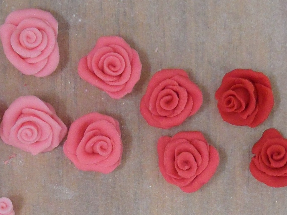 Cambridge Cake'n'Bake Club: Stacey's Quick Sugar Roses