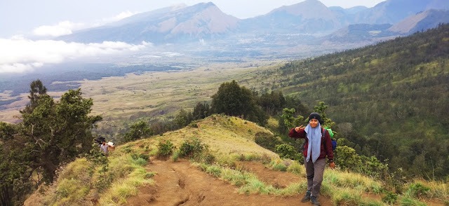 pendakian gunung rinjani : Venny ketika turun gunung pendakian gunung rinjani : Venny ketika turun gunung