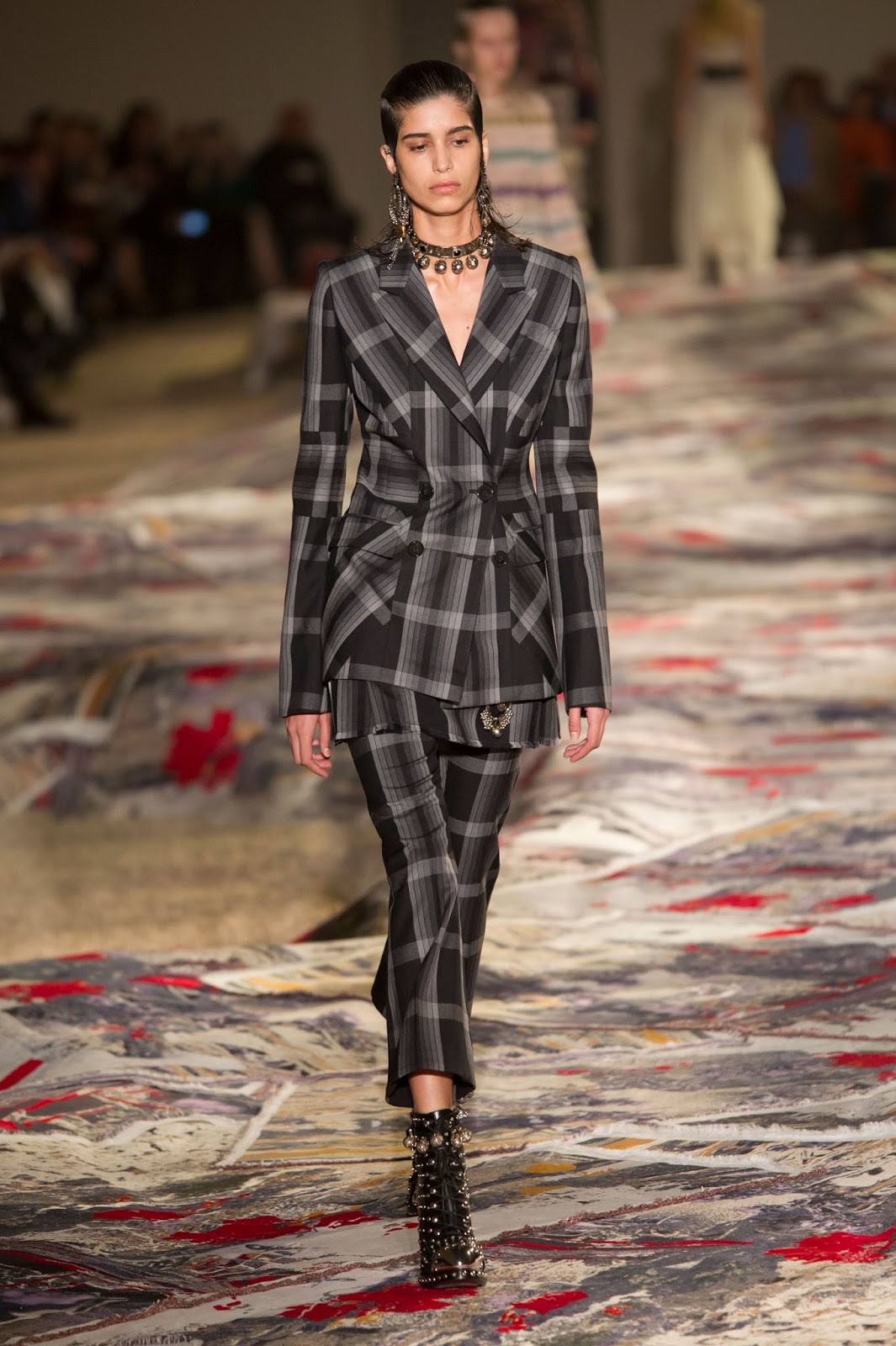 Paris Fashion Week: MCQUEEN MAGNIFICENT