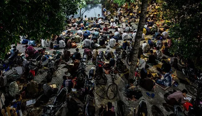 Mengintip 17.000 Santri Lirboyo Kediri Beraktifitas Di Pesantren