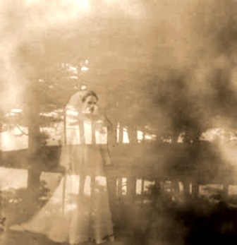 La Llorona Imagen de la Llorona entre la neblina