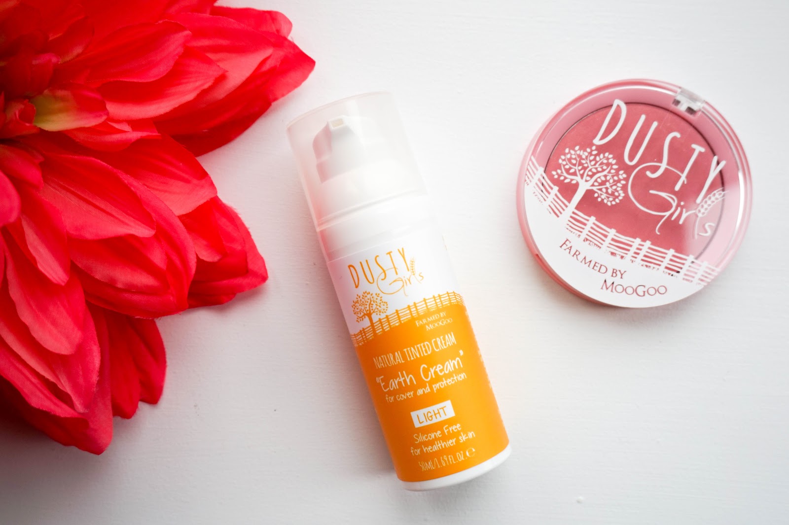 Natural Mineral Makeup with Dusty Girls Earth Cream and Pink Ladies Blush Natural Mineral Makeup with Dusty Girls Earth Cream and Pink Ladies Blush