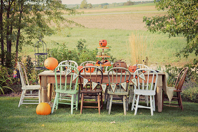 Halloween Harvest Table | Rusty Hinge