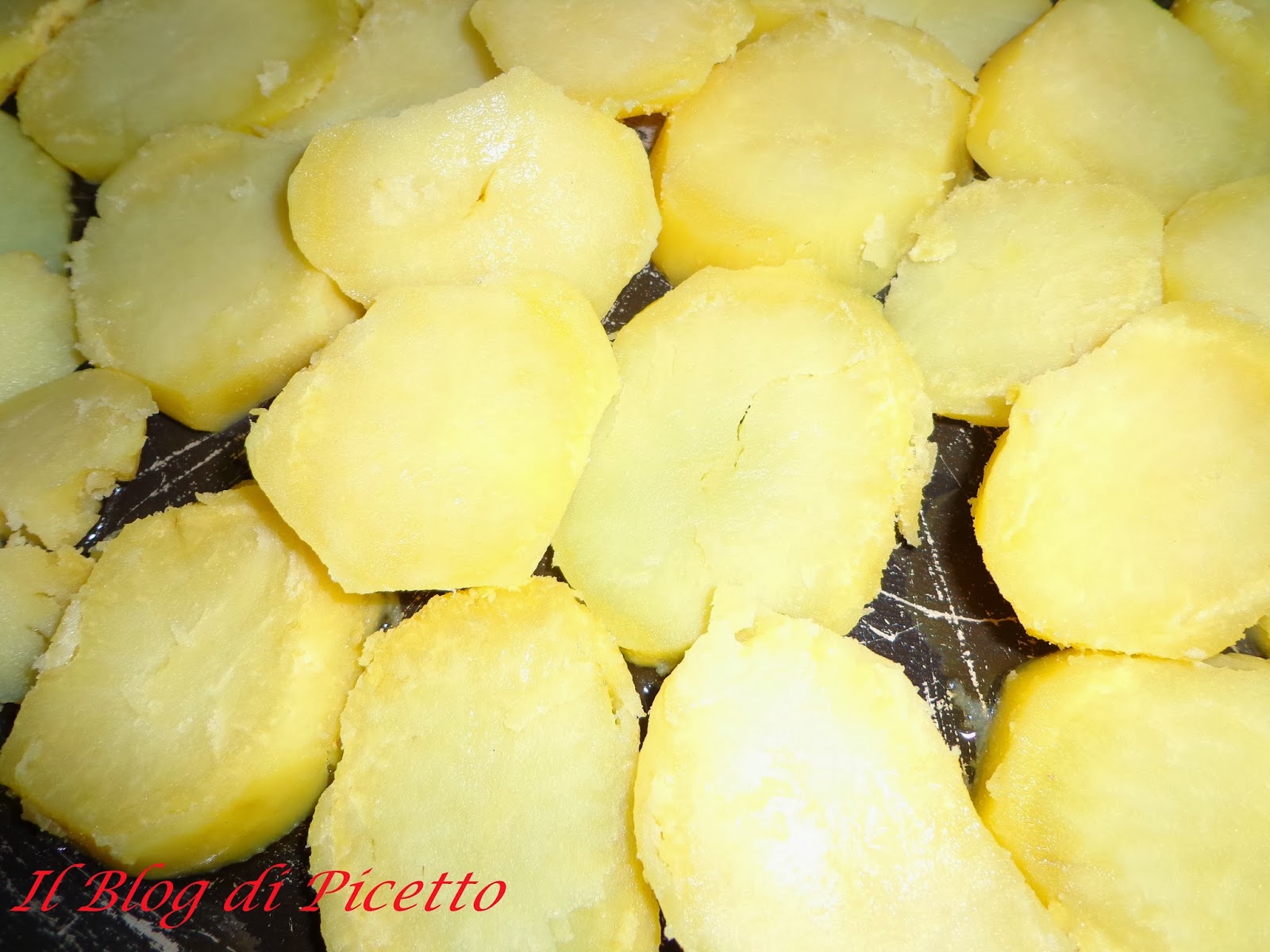 patate, alici e pomodorini in tortiera gratinati