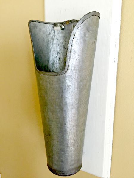 Galvanized steel wall vase www.homeroad.net