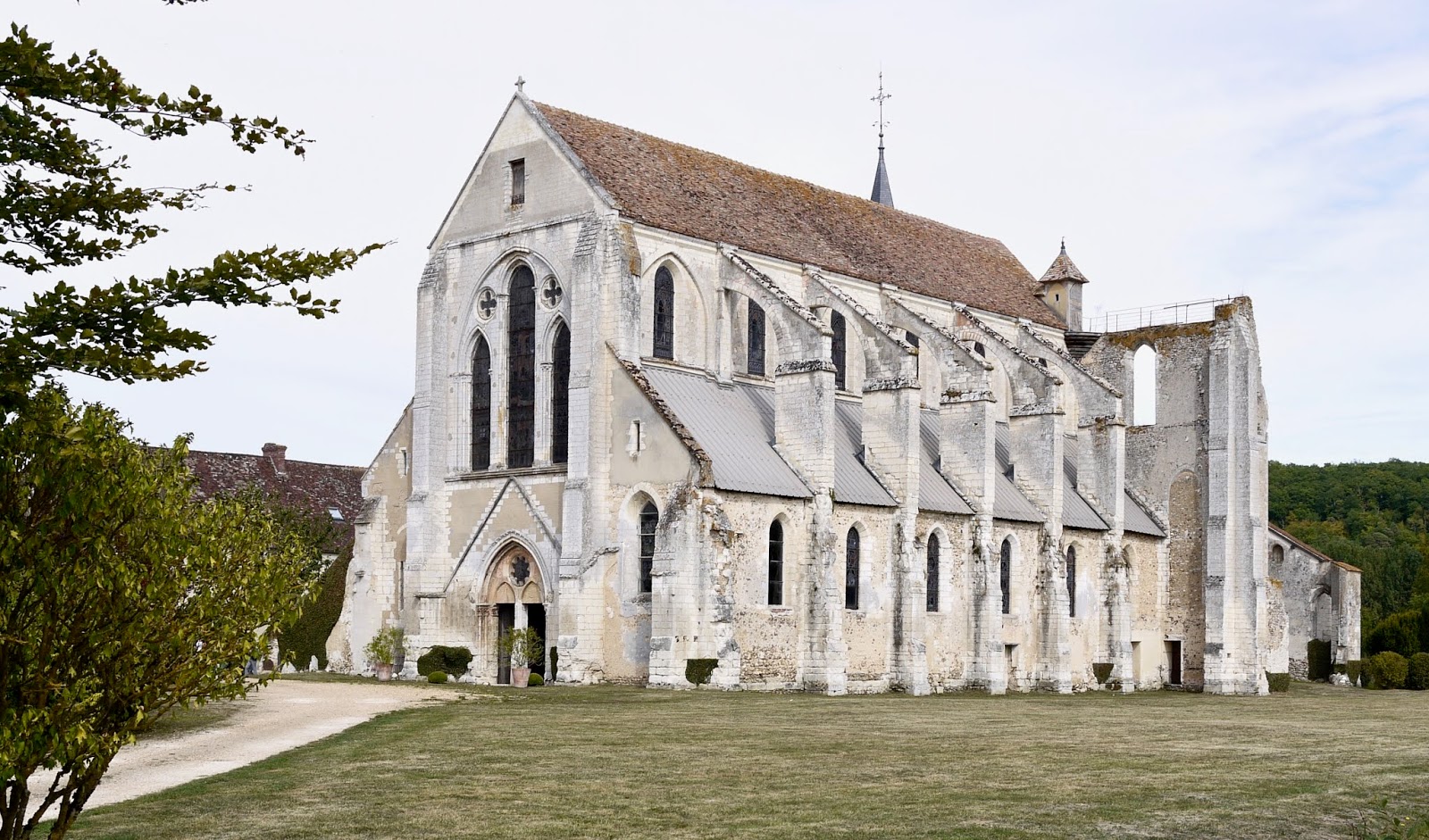 Les de Mathilde Étrange abbaye que celle de N.D du Breuil
