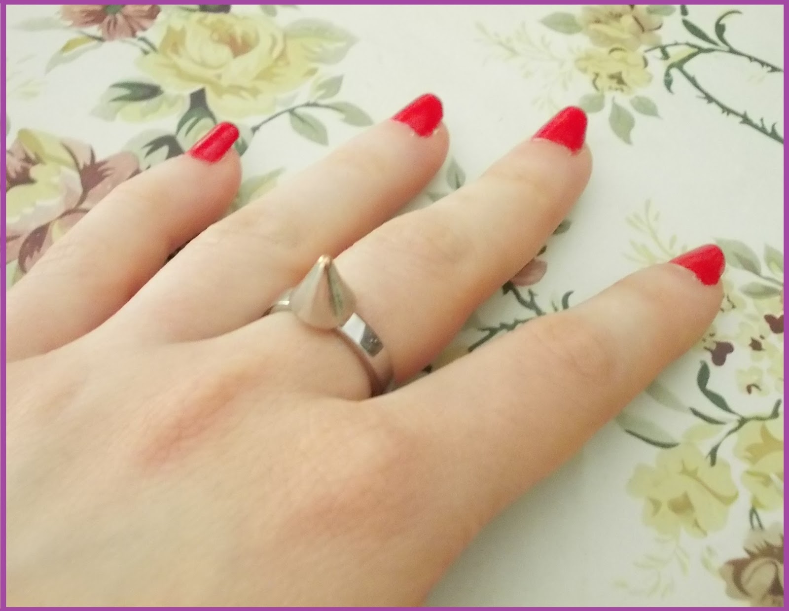 14 Февраля кольцо с цветами реальные фото. А посередине гвоздик