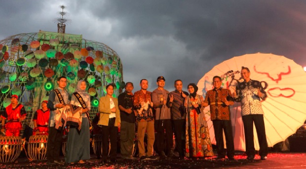 Teduhkan Keberagaman dalam Festival Payung Indonesia 2018