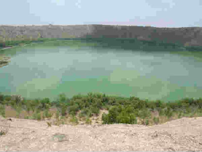 இந்தியாவில் விண்கல் விழுந்ததினால் உருவான மிகப்பெரிய   லோனார் ஏரி !! 12-1455269783-lonarcrater