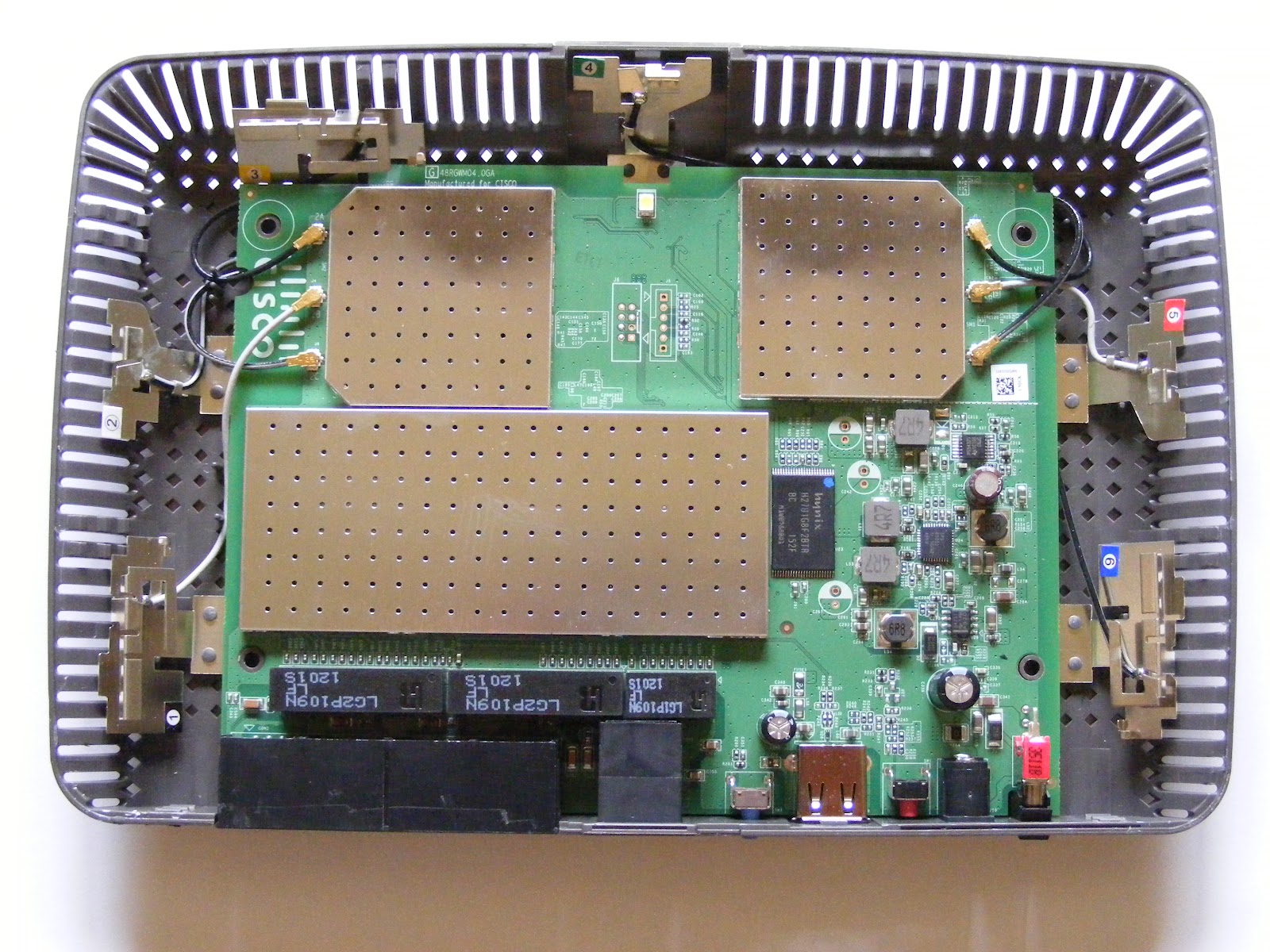 kelvyn.taylor How to open a Cisco Linksys EA4500 router