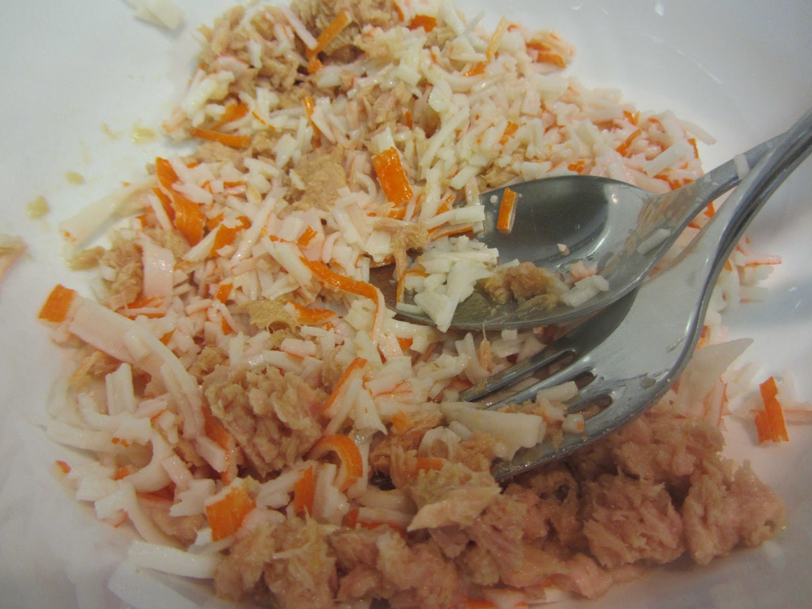 aguacate relleno de atun y surimi