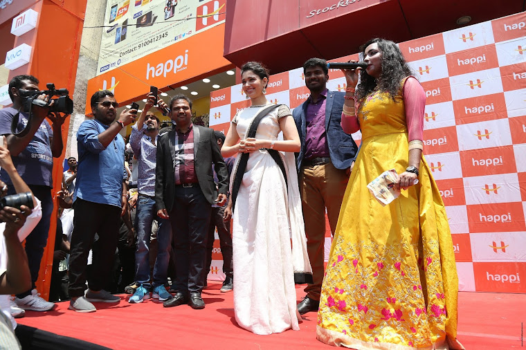 Tamannaah Bhatia launch Happi Mobiles store