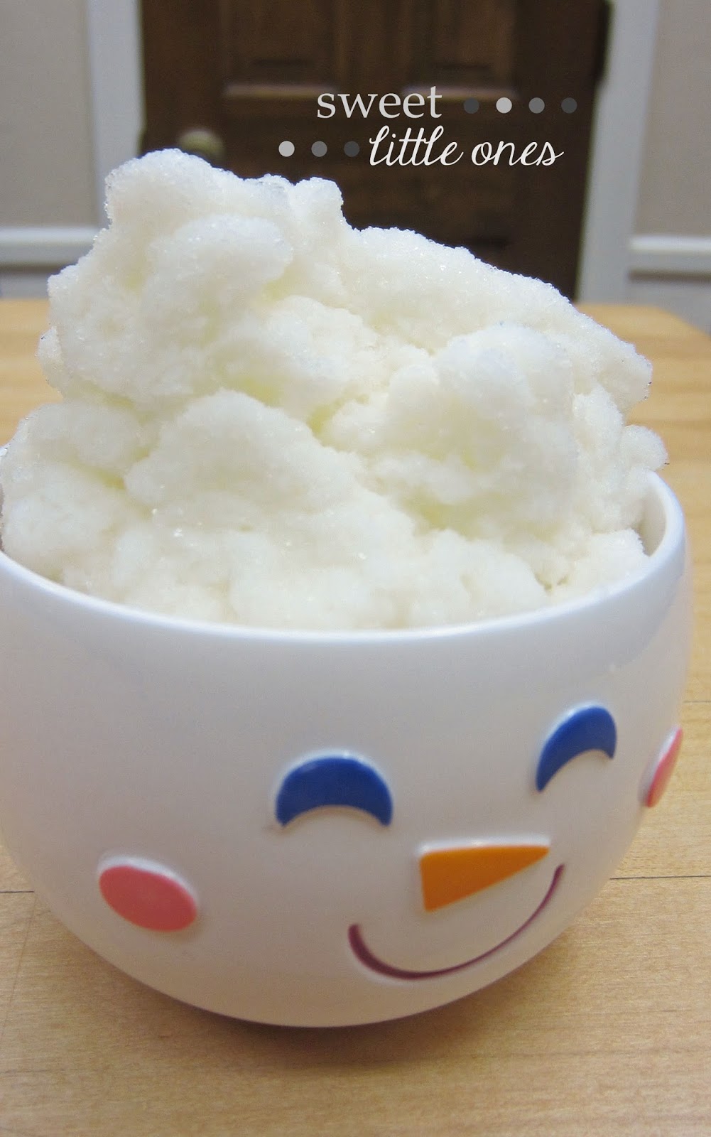 How To Make Snow Ice Cream: Easy Recipe - www.sweetlittleonesblog.com