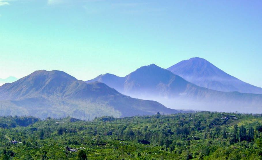  pulau Bali selain sebagai tempat wisata yang mempunyai pantai yang indah dan budaya yang  Daftar Nama Pegunungan dan Gunung Berapi di Pulau Bali