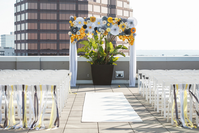 Una Boda en Amarillo, Negro y Gris.