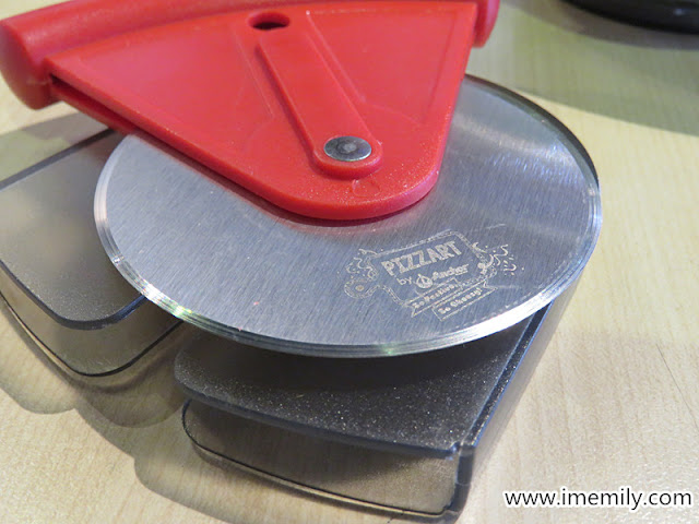 Anchor Food Professional @ Hungrybear Malacca pizza cutter
