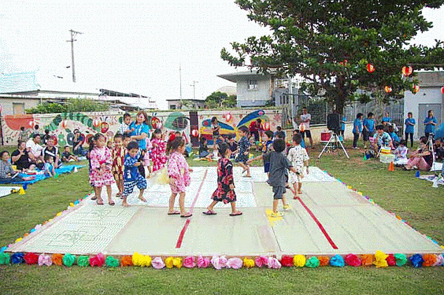 children,dancing,summer kimonos