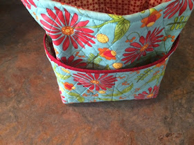 Because I say sew ;) : Not a Vera Bradley bag, but a free pattern!