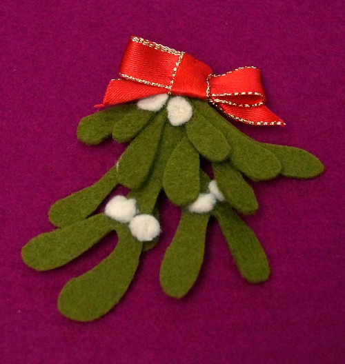 Mistletoe Brooch or hat Pin Tutorial by Tanith Rowan