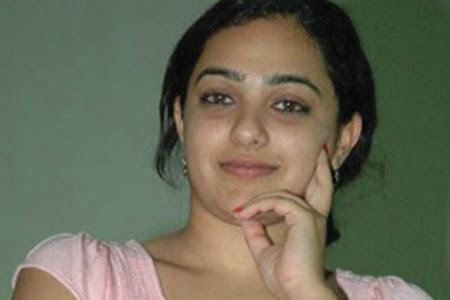 Hot Indian Desi Aunties in Pubs | Hot Indian Desi Aunties