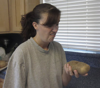 Washing potatoes is such a pain...until you know this trick to make scrubbing LOTS of potatoes easy and fun. You won't believe how easy it is!