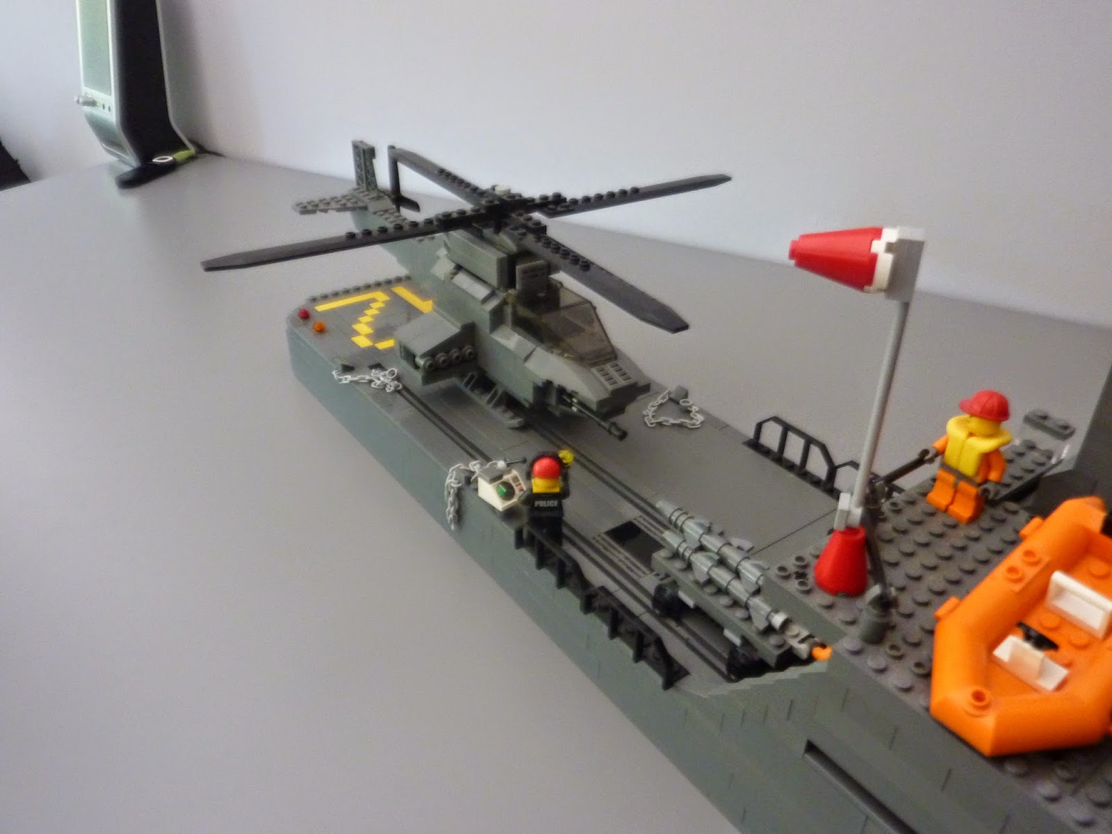 [Obsol?�te] Les trucs ?� Vincentlego: Navire militaire Lego - transporteur l?�ger