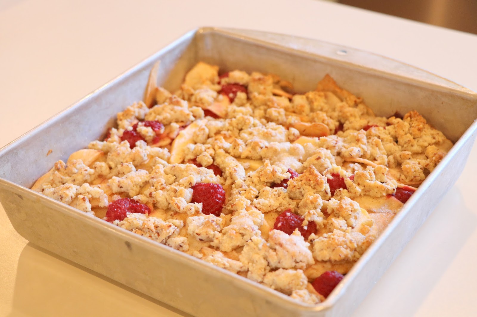 Mennonite Girls Can Cook: Apple-Raspberry Bars