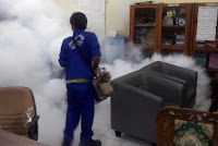 Foging di SMAN 110 oleh Petugas Kecamatan Koja