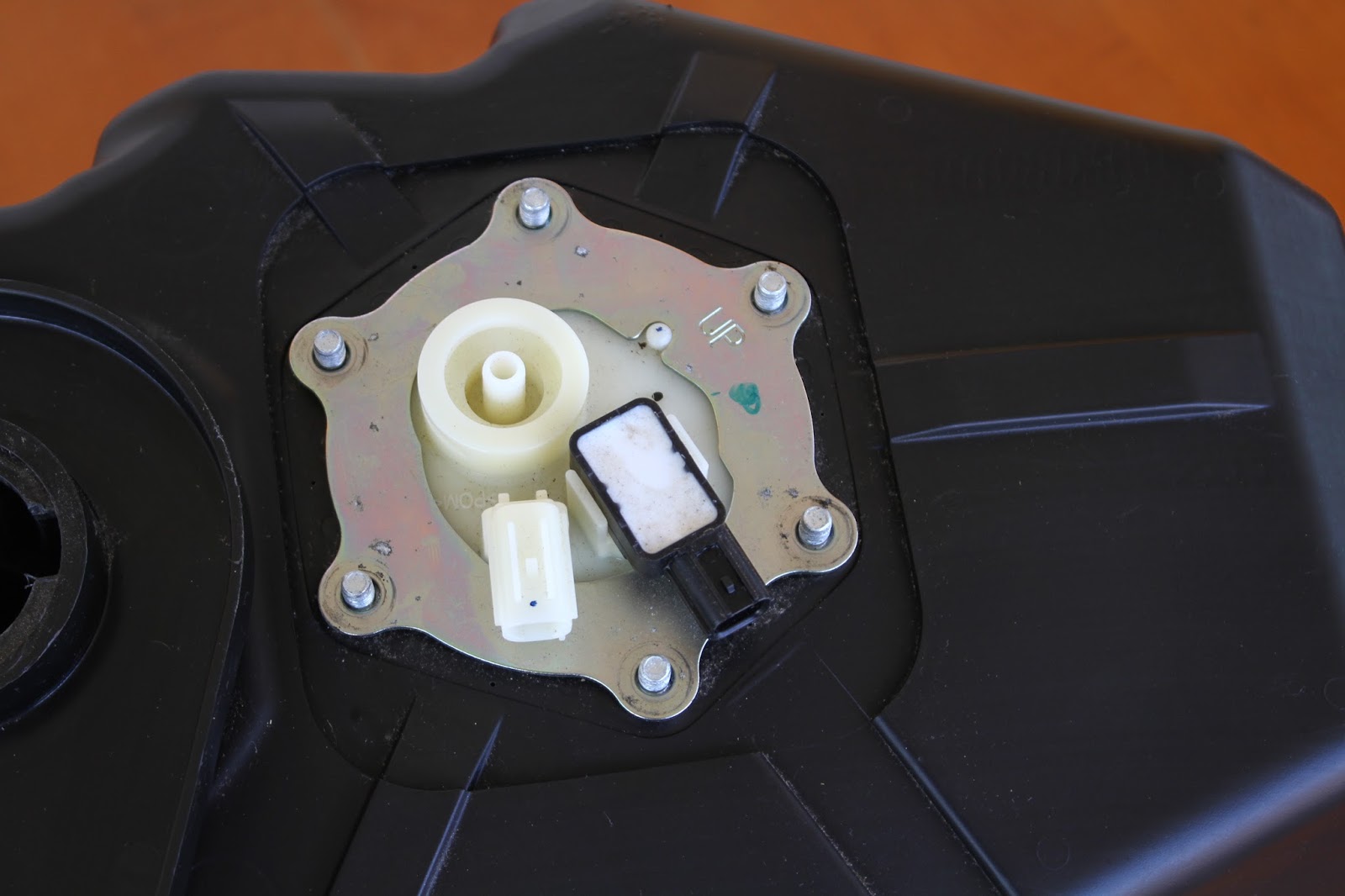 Yamaha YZFR125 Owners Blog Yamaha YZF R125 fuel pump removal