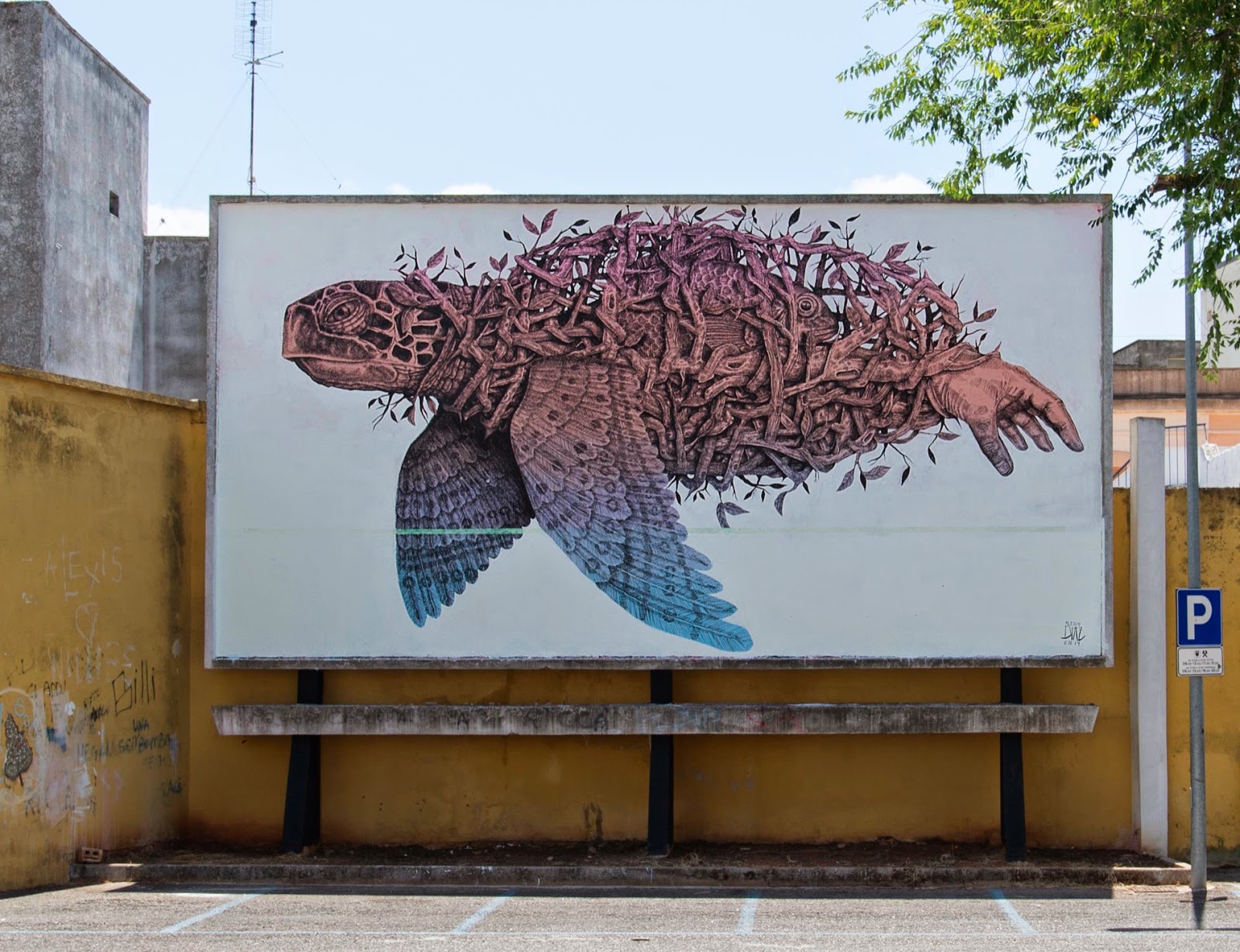 Alexis Diaz recently stopped by Casarano in Italy where he was invited to paint for the excellent ViaVai project.