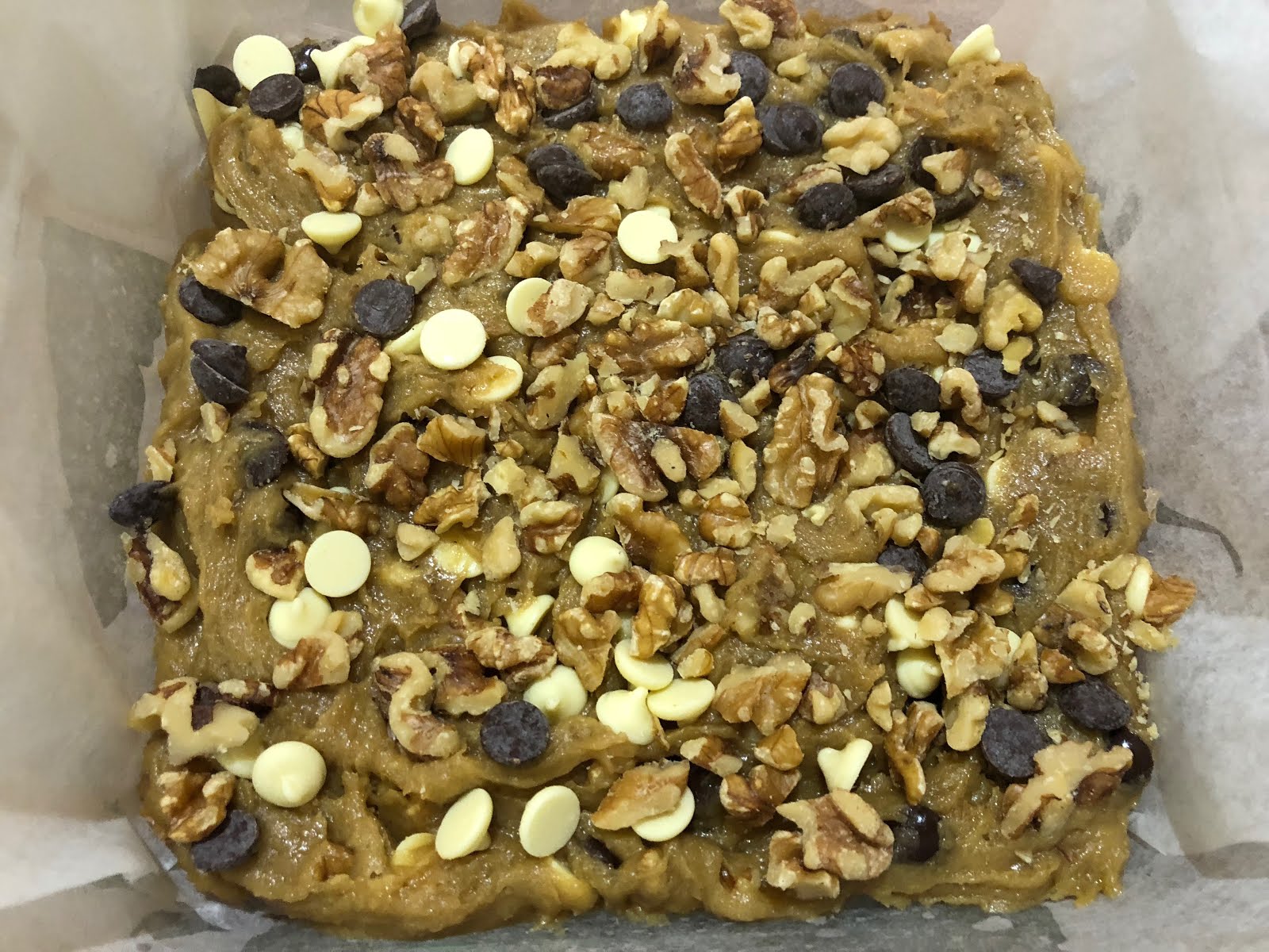 Blondies With Chocolate Chips And Walnuts Blondies With Chocolate Chips And Walnuts