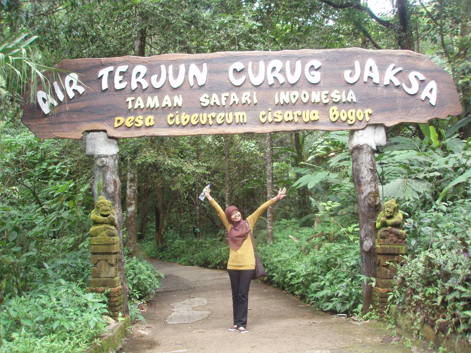 air terjun taman safari