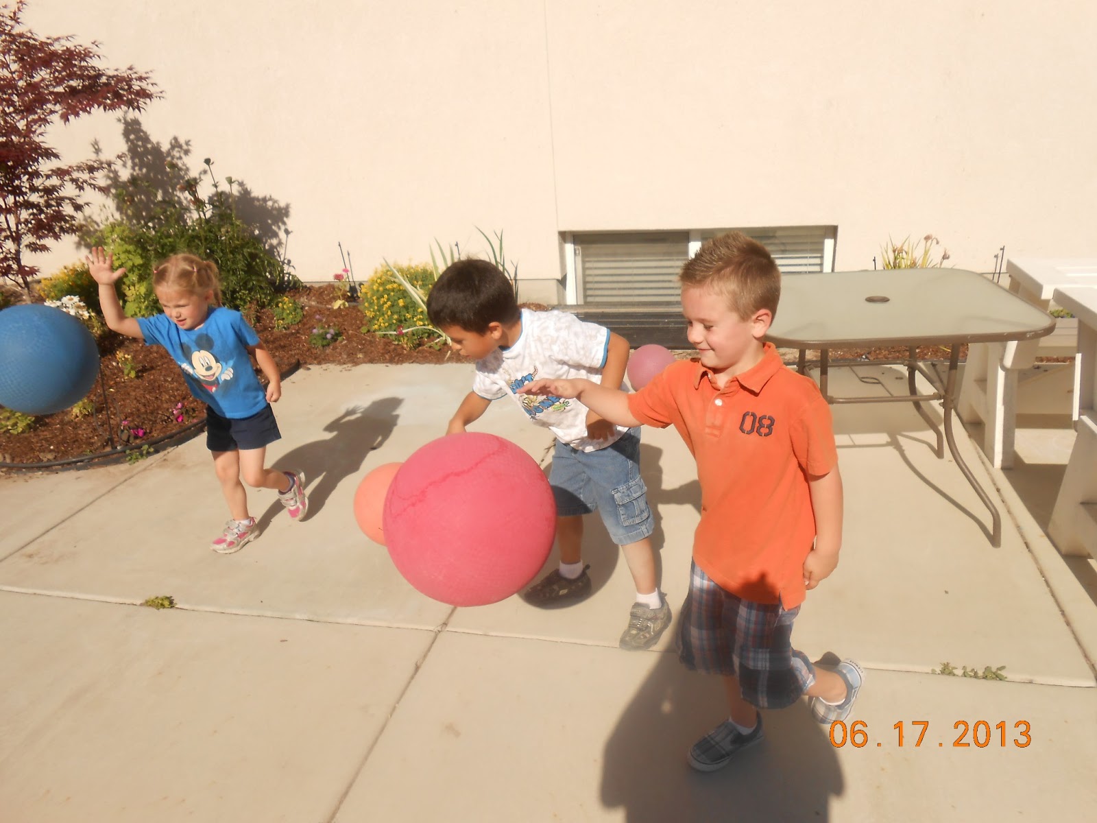 CHILDREN’S CAMPUS Games , bouncing balls, and pumping balls